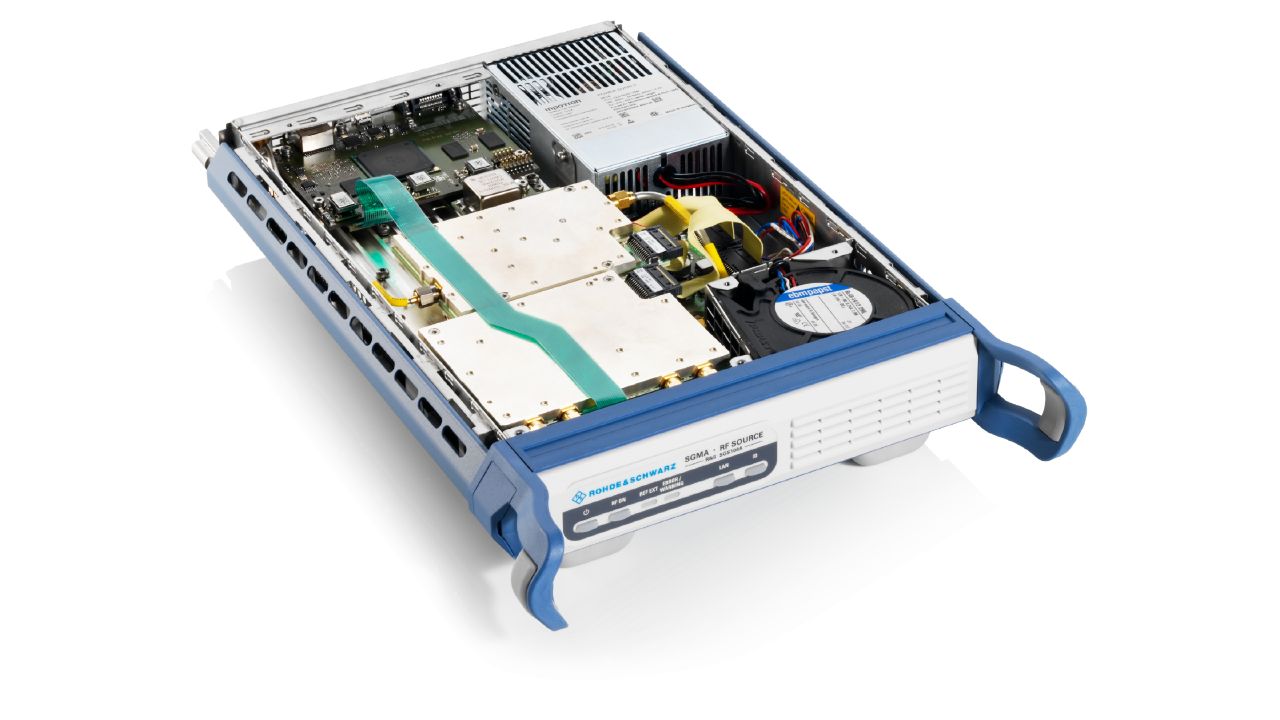 R&S®SGS100A SGMA RF 訊號源（1 MHz – 12.75 GHz，1U 半機架） 角度 4