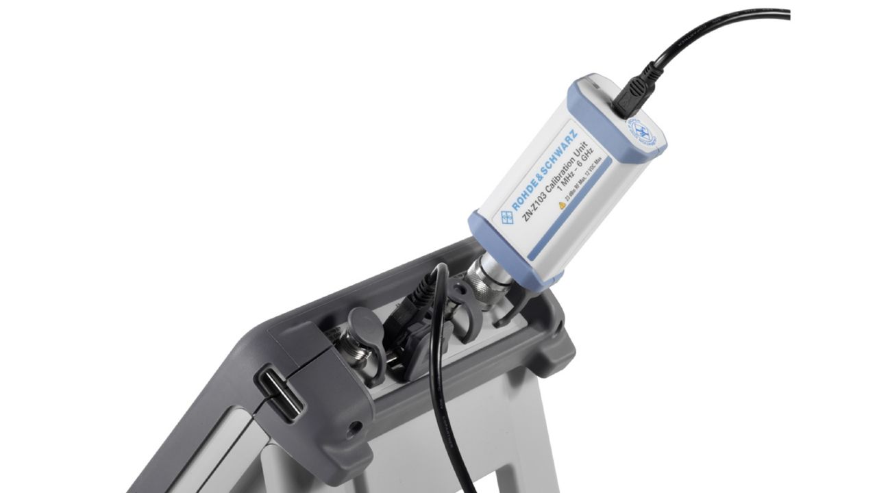 R&S®ZNH 手持式向量網路分析儀（30 kHz – 26.5 GHz） 角度 3