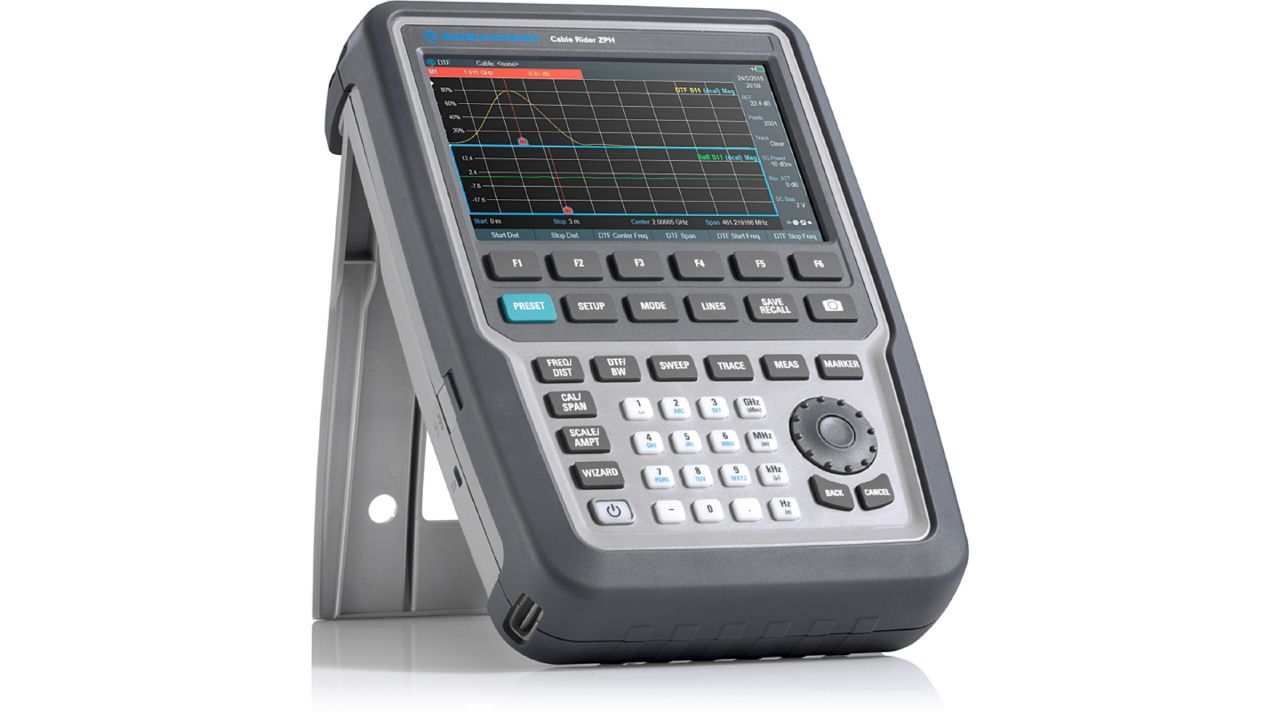 R&S®ZPH Cable Rider 電纜與天線分析儀（手持式，2 MHz – 4 GHz） 角度 3